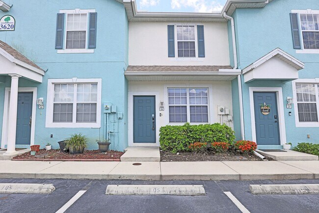 3620 Pine Oak Cir in Ft. Myers, FL - Building Photo - Building Photo
