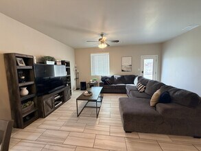 1418 Santa Thomas St in Las Cruces, NM - Foto de edificio - Building Photo