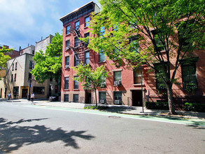 151 West 10th Street in New York, NY - Building Photo - Building Photo