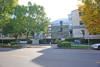 Sutter Place Condominiums in Sacramento, CA - Foto de edificio - Building Photo