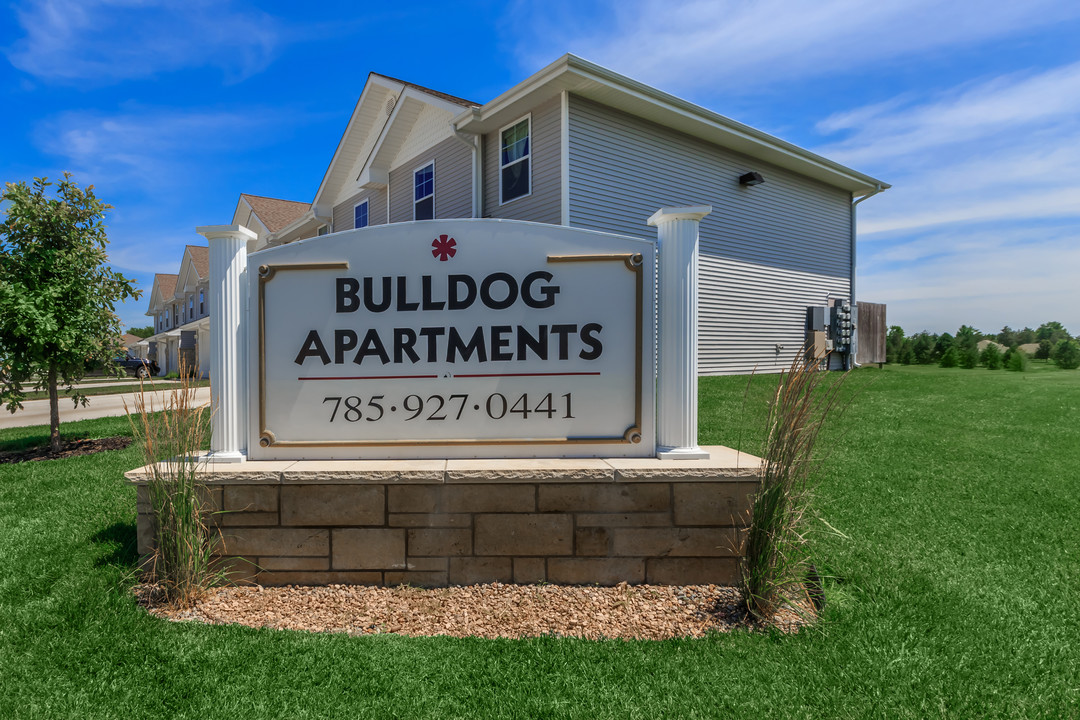 Bulldog Apartments in Marysville, KS - Building Photo