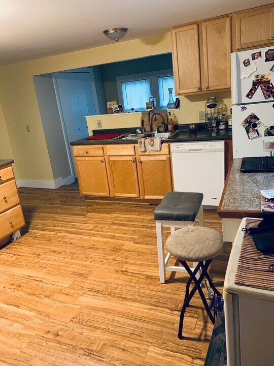 218 Sandhill Rd in Essex Junction, VT - Building Photo