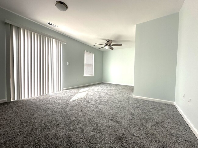 1536 Garland Way in Virginia Beach, VA - Foto de edificio - Building Photo