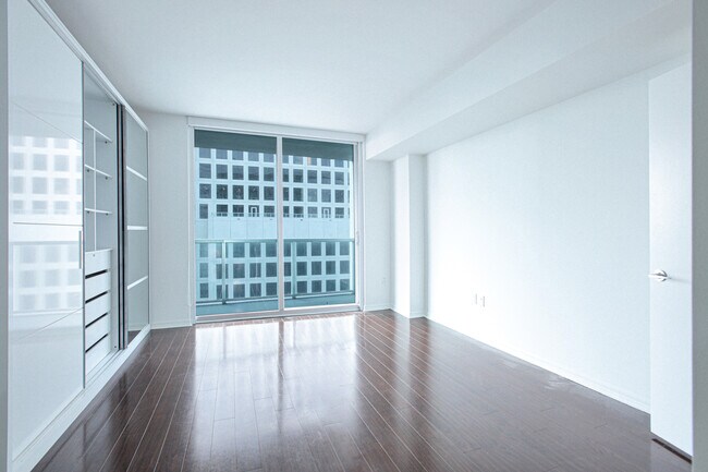 500 Brickell Ave, Unit 3604 in Miami, FL - Foto de edificio - Building Photo