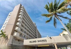 2903 N Miami Beach Blvd in North Miami Beach, FL - Building Photo