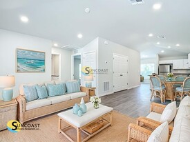 6357 Spinnaker Blvd in Englewood, FL - Building Photo