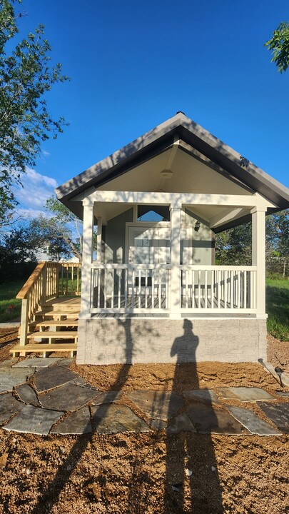 5677 FM 1516 N in Converse, TX - Building Photo