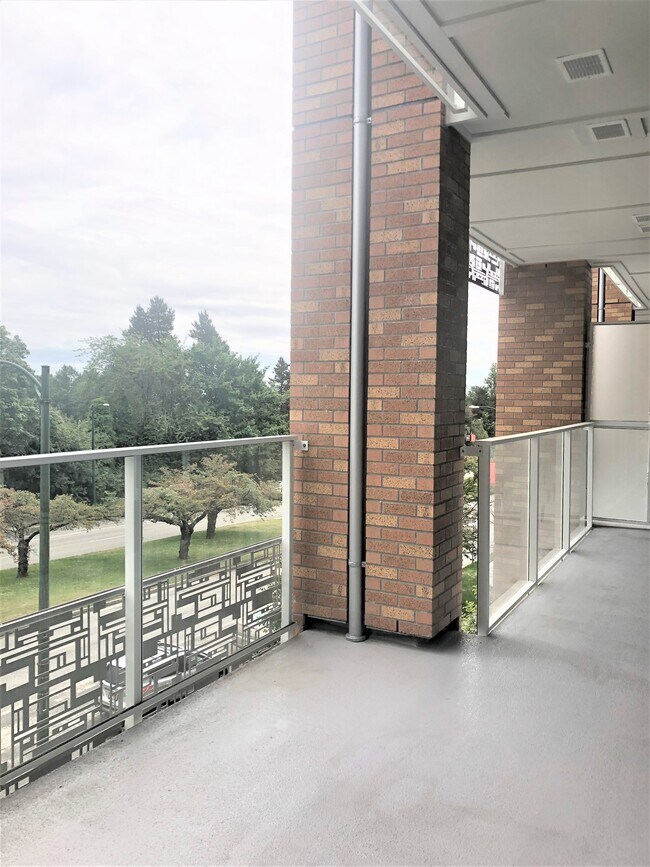 6933 Cambie St in Vancouver, BC - Building Photo - Building Photo