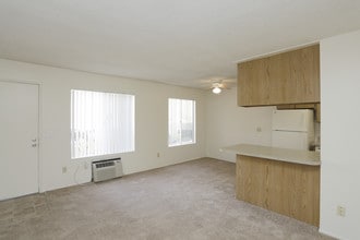Stone Ridge Apartments in Lakeside, CA - Foto de edificio - Interior Photo