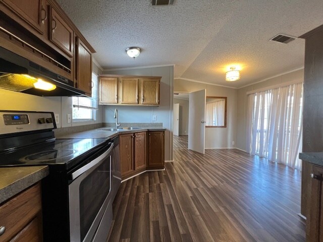 46 Willowbrook Ct in Martindale, TX - Building Photo