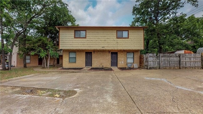 property at 1002 Verde Dr