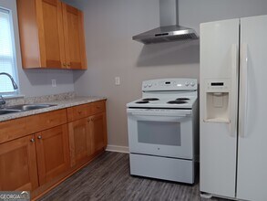 1112 Regent St SW in Atlanta, GA - Foto de edificio - Building Photo