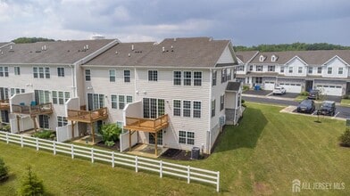 601 Charleston Dr in Monroe Township, NJ - Building Photo - Building Photo