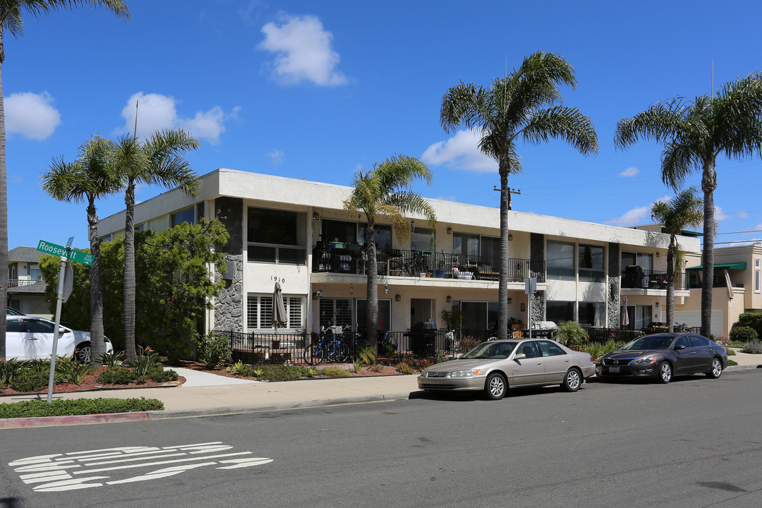 1910 Roosevelt Ave in San Diego, CA - Building Photo