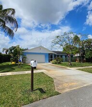 12157 Sycamore Ln in Wellington, FL - Building Photo - Building Photo
