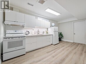 279 Hounslow Ave in Toronto, ON - Building Photo - Building Photo