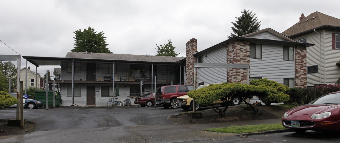 3541 SE Yamhill St in Portland, OR - Foto de edificio