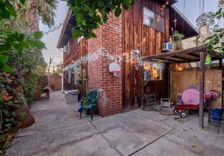 5106 Kester Ave in Sherman Oaks, CA - Building Photo - Building Photo