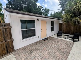 2157 Bougainvillea St in Sarasota, FL - Building Photo