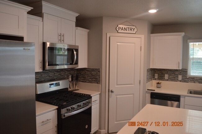 12040 Reid Ct in Waterford, CA - Building Photo - Building Photo