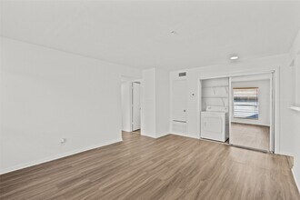 8100 Seawall Blvd in Galveston, TX - Foto de edificio - Building Photo