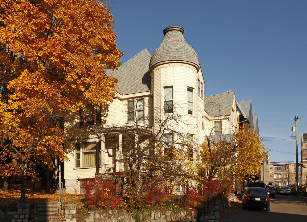 523 Packard St in Ann Arbor, MI - Building Photo