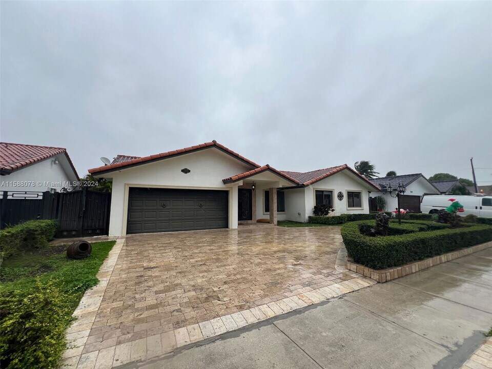 3563 SW 143rd Pl in Miami, FL - Building Photo