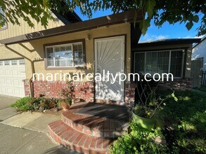 912 Gateway Dr in Vallejo, CA - Foto de edificio - Building Photo