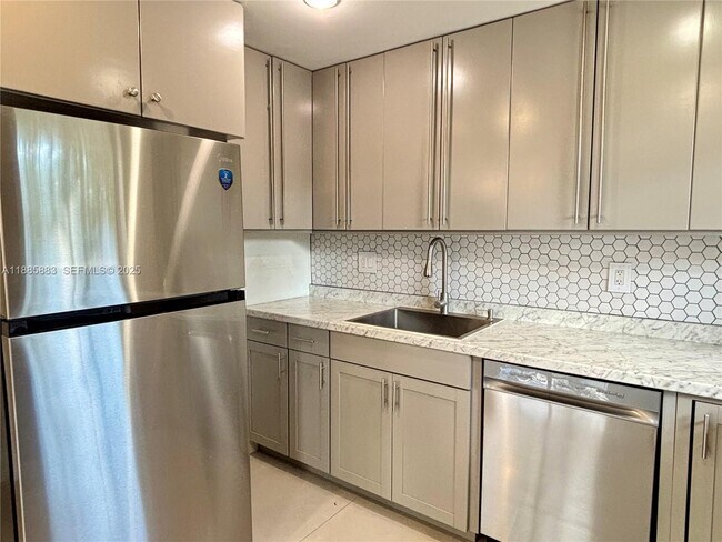 property at 15391 S Dixie Hwy