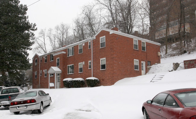 775 Cooke Ln in Pittsburgh, PA - Foto de edificio - Building Photo