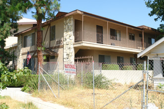 550 E Olive Ave in Burbank, CA - Building Photo - Building Photo