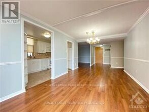 2759-2759 Carousel Crescent in Ottawa, ON - Building Photo - Building Photo