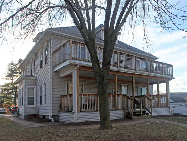 435 W Main St in Cheshire, CT - Building Photo - Building Photo