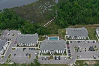 2501 Bienville Blvd in Ocean Springs, MS - Building Photo - Building Photo