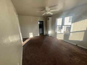 2114 Ave. B in Scottsbluff, NE - Foto de edificio - Building Photo