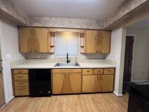 1345 SE Madison St in Albany, OR - Building Photo - Building Photo