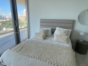 18975 Collins Ave in Sunny Isles Beach, FL - Foto de edificio - Building Photo