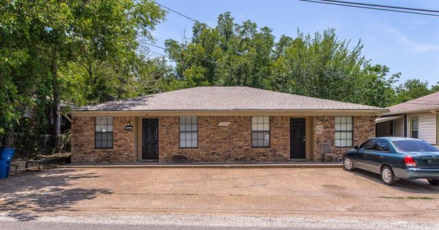 705 W Belknap St in Ennis, TX - Building Photo