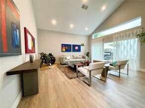1125 Papaya St in Hollywood, FL - Building Photo - Building Photo