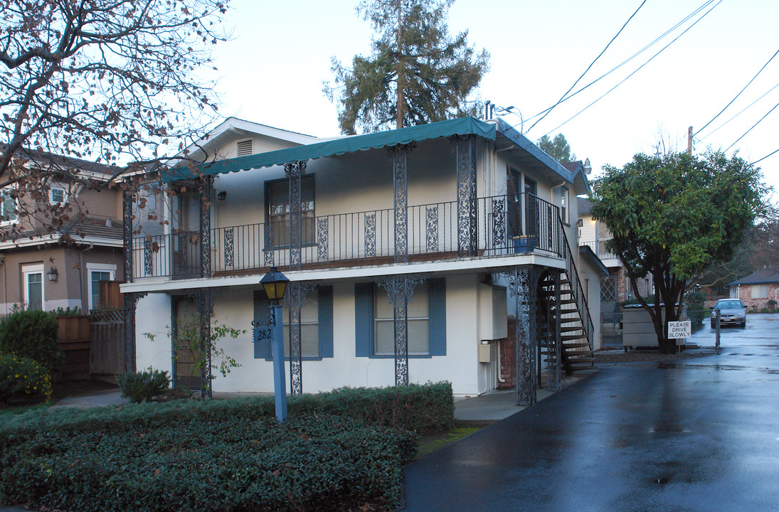 282 Monroe Dr in Palo Alto, CA - Foto de edificio