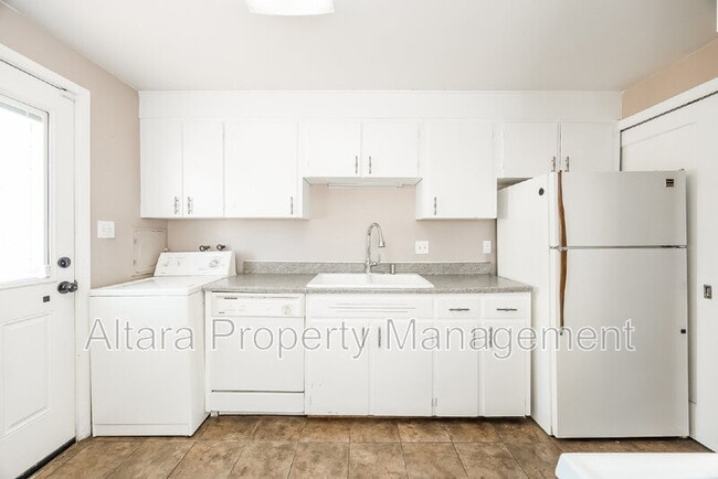 2123 Robin Dr in Colorado Springs, CO - Building Photo - Building Photo