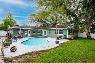 2076 Burnice Dr in Clearwater, FL - Foto de edificio - Building Photo