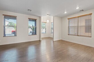227 Palmarosa St in Henderson, NV - Building Photo - Building Photo