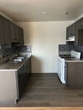 1018 W 83rd St in Los Angeles, CA - Building Photo - Building Photo