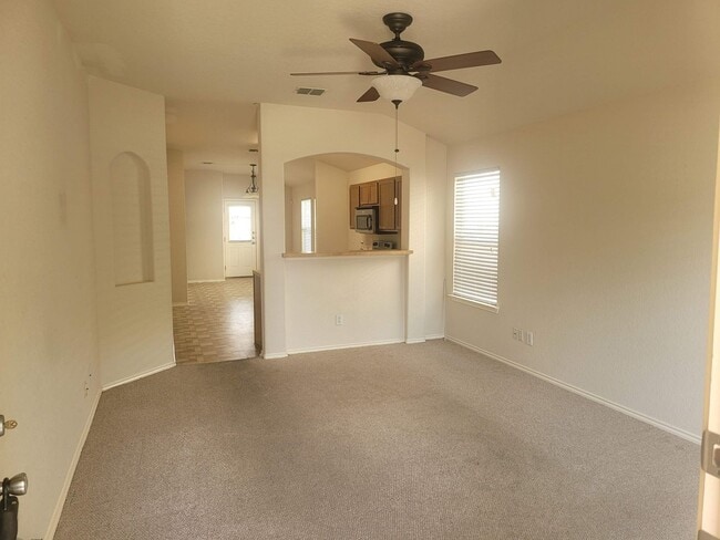 6635 Hartnet Fields in Converse, TX - Building Photo - Building Photo