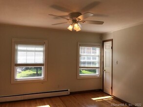 539 Maple Ave in Cheshire, CT - Building Photo - Building Photo