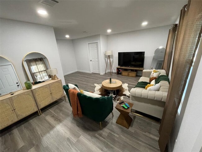 5962 Ridgeway Dr photo'