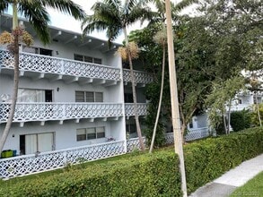 2005 Sans Souci Blvd-Unit -101 in North Miami, FL - Building Photo - Building Photo