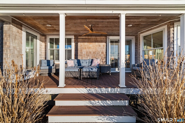 5 Middle Beach Rd in Madison, CT - Building Photo - Building Photo