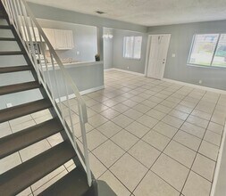 824 E Tiffany Dr in West Palm Beach, FL - Building Photo - Building Photo